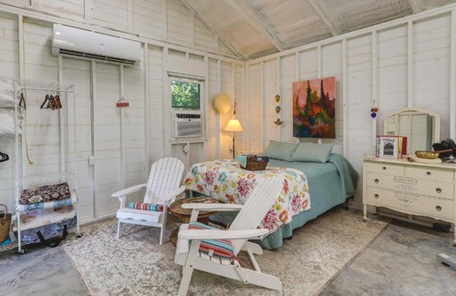 Coffeyville Apartment | Coffeyville Countryside Studio with Fire Pit!