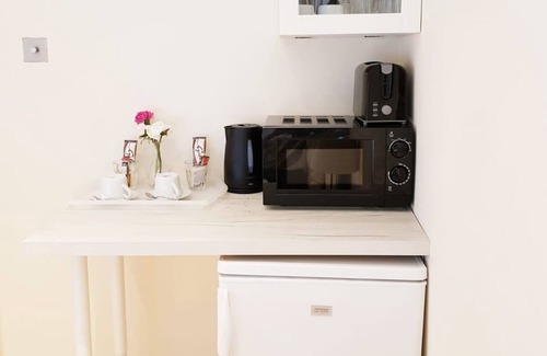 Ponders End Bed & Breakfast | Cogie Abode