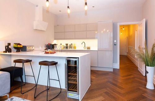 Pontcanna Apartment | Cohost Partners Charming 2BR in Cardiff with Parking
