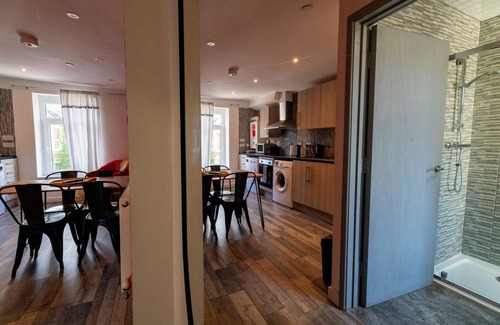 Roath Apartment | Cohost Partners Charming Cardiff Retreat City Center