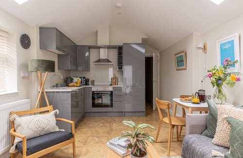 Plasnewydd Apartment | Cohost Partners Cosy Retreat Walk to Cardiff Centre