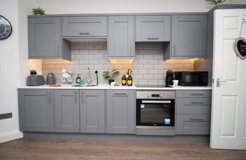 Cathays Apartment | Cohost Partners Cozy Stay in Cardiff Near Attractions