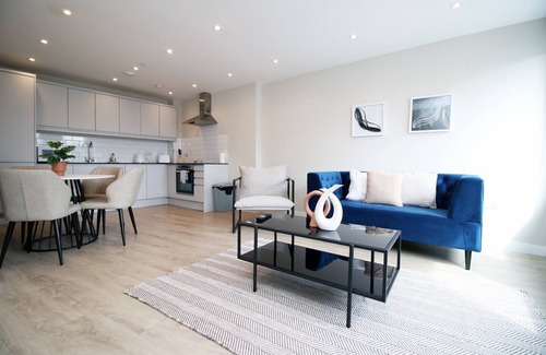 Atlantic Wharf Apartment | Cohost Partners Stylish 2BR in Cardiff Bay Parking
