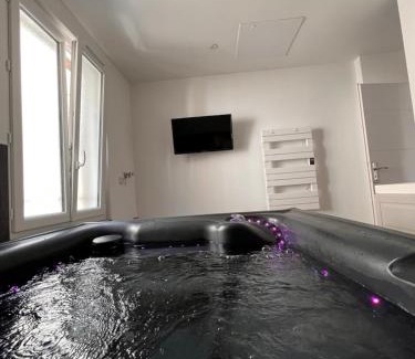 Avranches Apartment | Coin de paradis avec spa illimité en plein centre Avranches