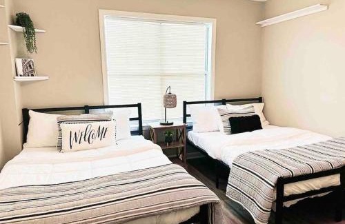 Huntcliff Villa | COLA Lakeview Oasis - King Suite