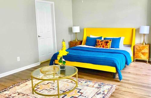 Huntcliff Villa | COLA Lakeview Oasis - King Suite