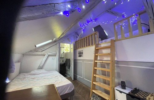 Saint-Georges-du-Bois Bed & Breakfast | Colas guest rooms with swimming pool for rent Le Mans/Circuit 24 H