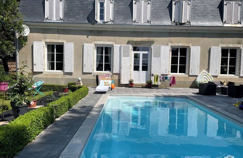 Saint-Georges-du-Bois Bed & Breakfast | Colas guest rooms with swimming pool for rent Le Mans/Circuit 24 H