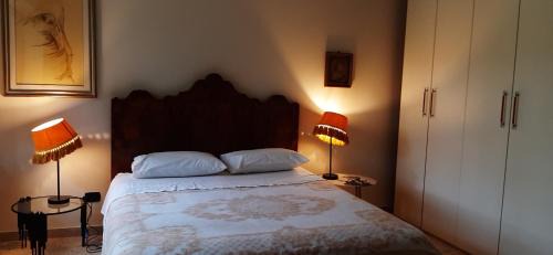 Milazzo Apartment | Colazione in giardino con vista mare