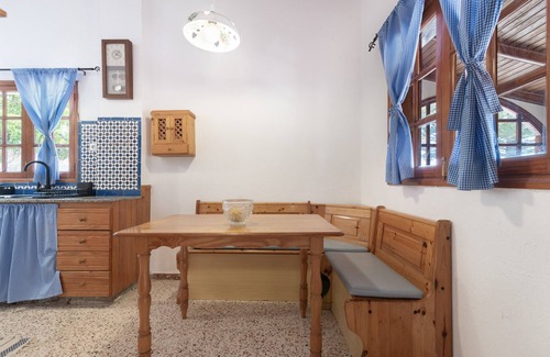 La Solana Villa | 'Colladito' with Mountain Views, Private Pool and Wi-Fi