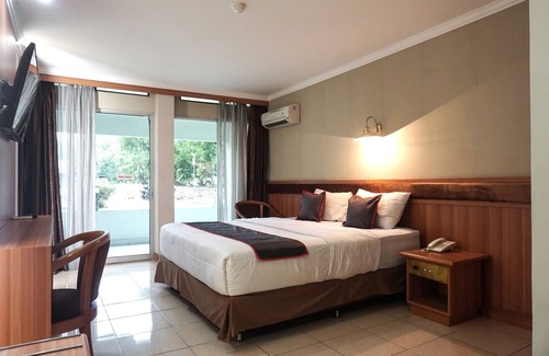 South Tangerang Hotel | Collection O 92122 Series Hotel Serpong