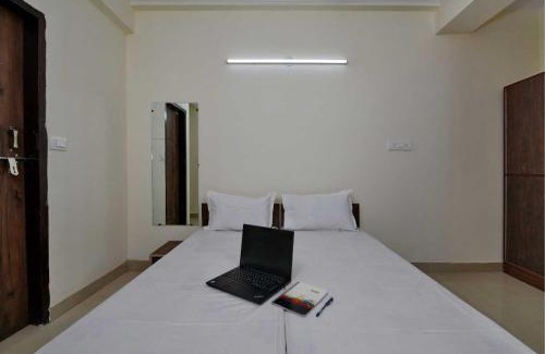 Udyog Vihar Hotel | Collection O Cybercity Metro Station Gurugram