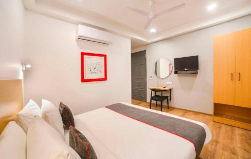 Pitampura Hotel | Collection O Kailash Enclave