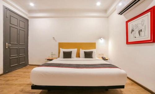 Pitampura Hotel | Collection O Kailash Enclave