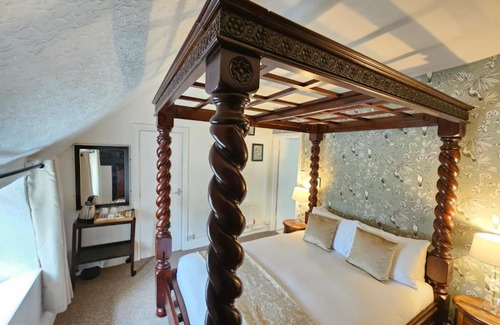 Quedgeley Hotel | College Arms