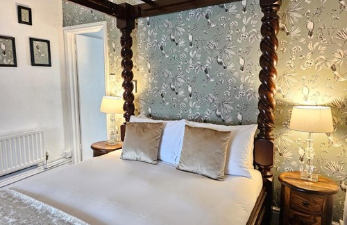 Quedgeley Hotel | College Arms