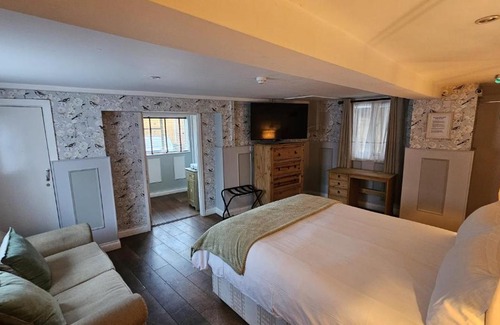 Quedgeley Hotel | College Arms