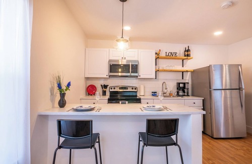 West San Antonio Apartment | Collins Garden Studio Near Downtown - 4 miles