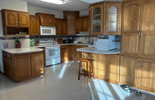 Hastings Apartment | Collosal Craftsman-4 BR, 9 Beds-Sleeps 1 to 14!
