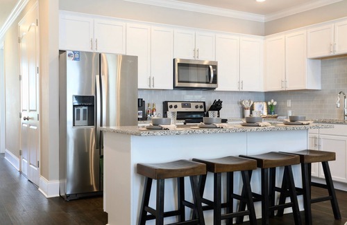 Oxford House | Colonel's Crib - 3 Bedroom Suites + Loft!