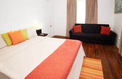 Downtown Apartment | Colonial Cottage Apartment-5 mins walk from savannah!