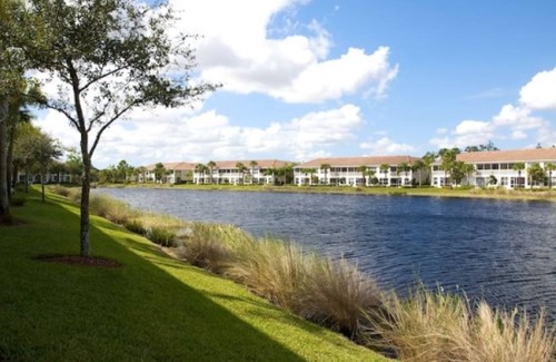 Fort Myers Condo | Colonial Country Club, GATED private Golf Community