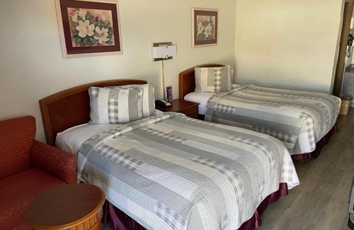Shawnee Hotel | Colonial Inn