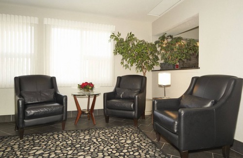 Saskatoon Downtown Hotel | Colonial Square Inn & Suites