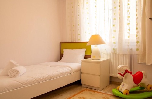 Guzelbahce Apartment | Colorful Apartment with Sea View near Sea in Guzelbahce Izmir