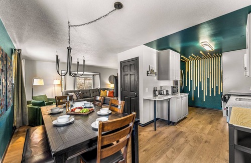 Dayton Triangle Apartment | Colorful Game Casa | BBQ | FIREPIT