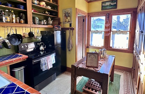 Wonewoc House | Colorful getaway in friendly Driftless village
