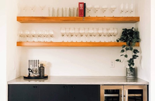 Sunnyside House | Colorful Sunnyside Escape - Walk to Dining & Parks