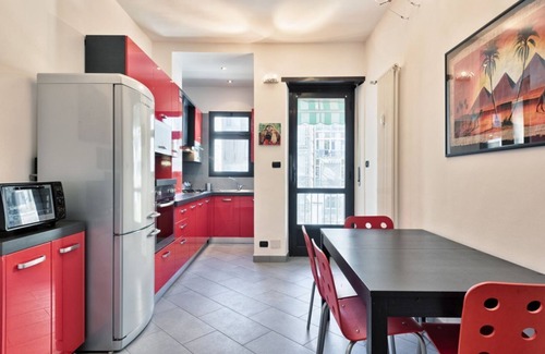 Vanchiglietta Apartment | Colorful Vanchiglietta Appt x5! PRIVATE GARAGE