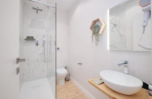 Quartiere XXIX Ponte Mammolo House | Colosseum at 18 Min by Metro Bright and Cozy Room - Free Parking Pool Access - AC and WiFi