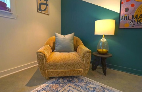 Cote-Des-Neiges—Notre-Dame-De-Grace Apartment | Colourful and Bright Renovated Basement Suite