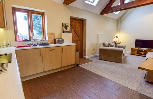Bidford-on-Avon House | Combine Shed at Oosland Barns - sleeps 4 guests in 2 bedrooms