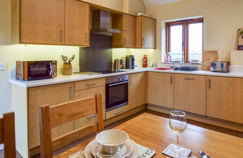 Bidford-on-Avon House | Combine Shed at Oosland Barns - sleeps 4 guests in 2 bedrooms