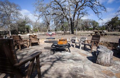 Ingram House | Combined Cabin Escape w BBQ Fire Pit