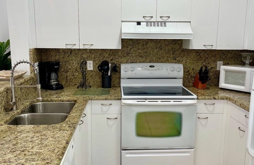 Boca Raton Apartment | Come cozy up in this West Boca Raton apartment
