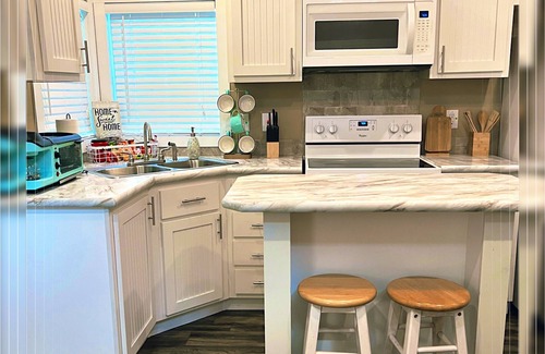 Piney Cottage | Come escape in the cozy pine grove!