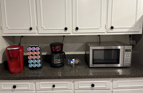 Jeffersonville House | Come explore all that Jeffersonville and Louisville have to offer