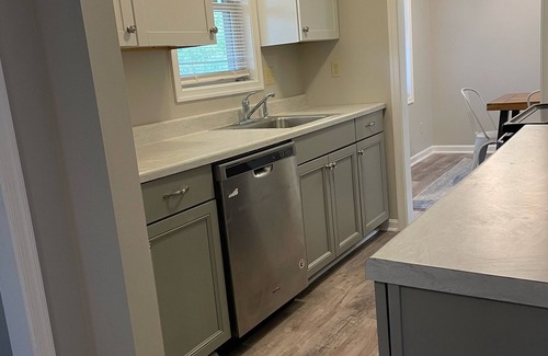 Crisfield House | Come, sit back and relax at the "Catch of the Bay"