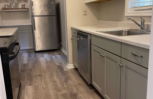 Crisfield House | Come, sit back and relax at the "Catch of the Bay"