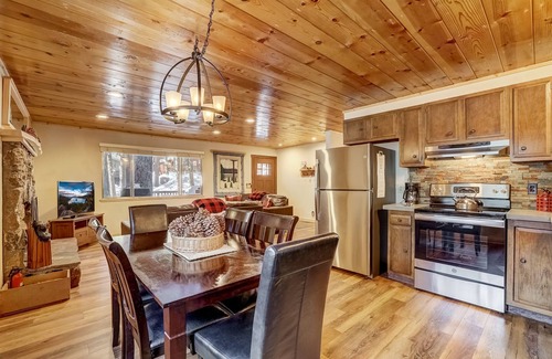 Pioneer Trail Cabin | Come Snuggle Up at Cozy Bear Cabin!
