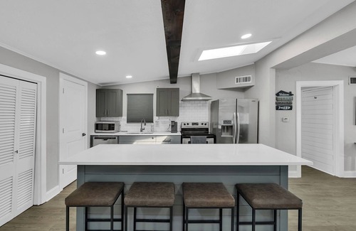 Gladewater House | Come spend a peaceful weekend at this gorgeous, newly remodeled, lake house.
