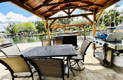 Weeki Wachee Gardens House | Come Stay On Weeki Wachee! Kayaks, Canoe Included!