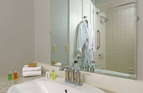 Central Business District Bed & Breakfast | Come stay with us, you'll see why we are ranked #1 lodging in Kalamazoo, MI.