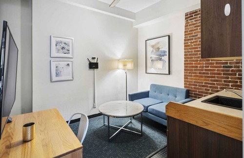 Downtown Boston Apartment | Come Visit Boston and Stay In Our Homey Studio