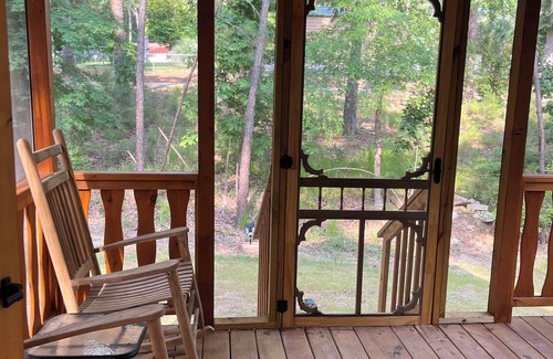 Newberry Shores House | Comfee Cozee Cabin on the Covee-Lakefront ! Kayaks! nSleeps 4