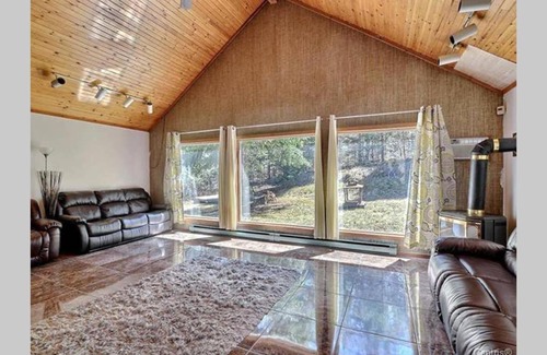 Saint-Sauveur Ski Chalet | Comfort and convenience with a little price!